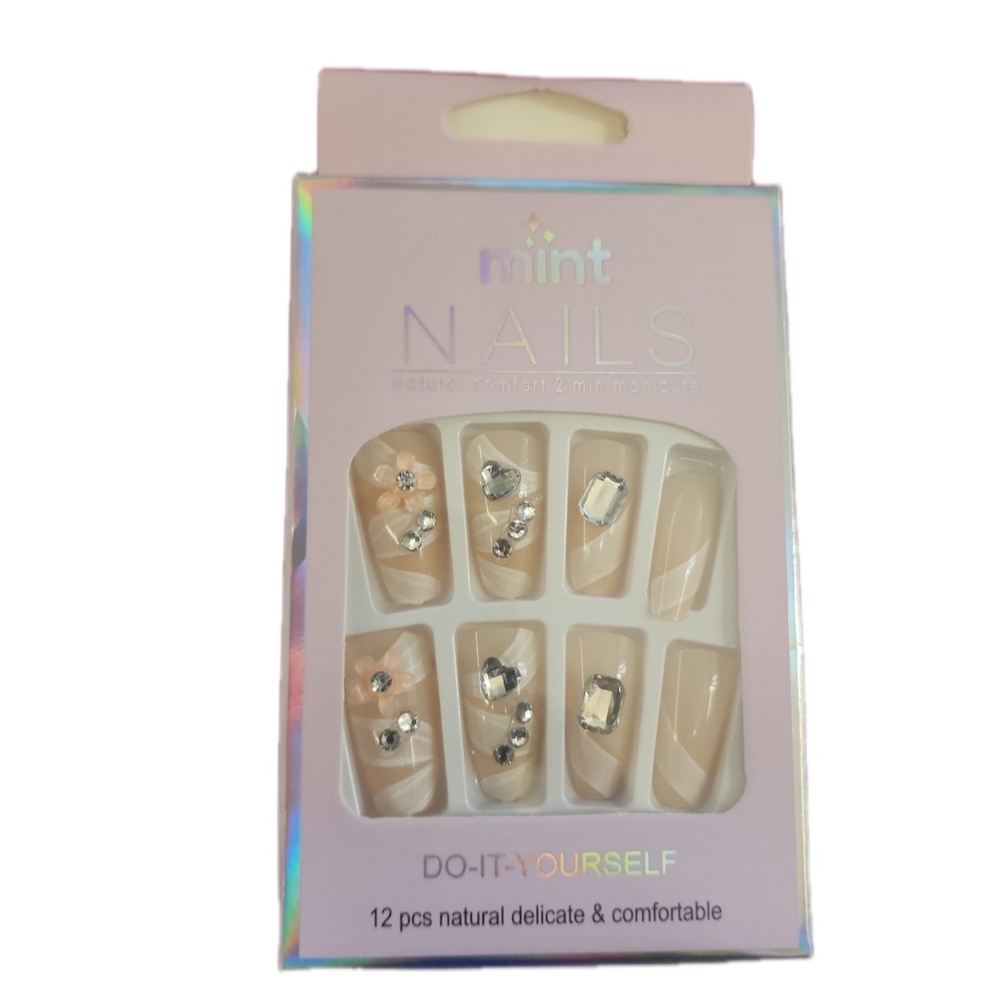 Mint Beige Nail Set with Rhinestones